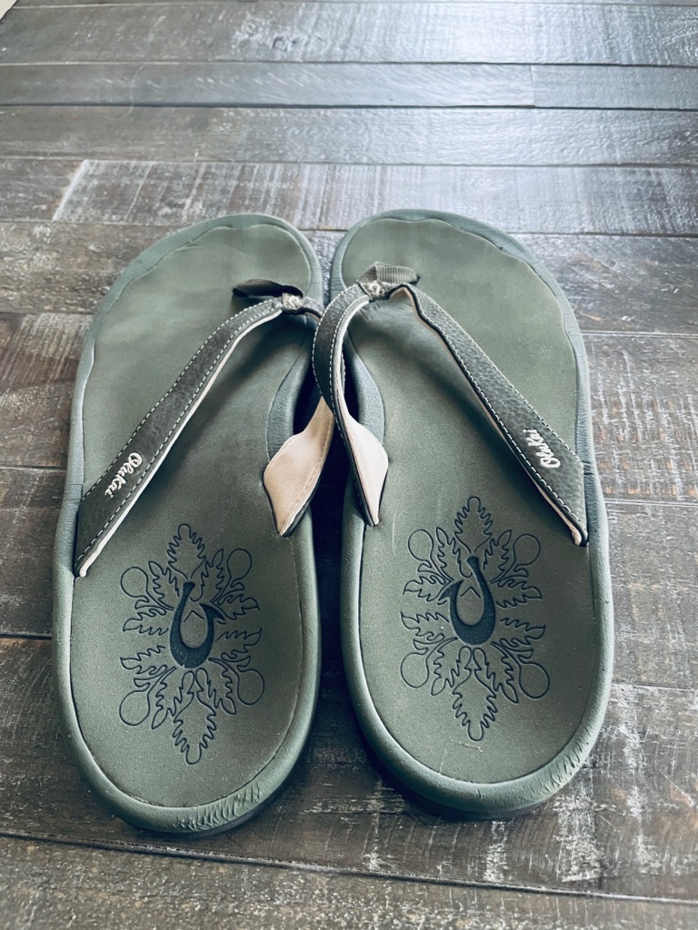 OluKai Olive Green Women's Flip Flop Sandals US 9